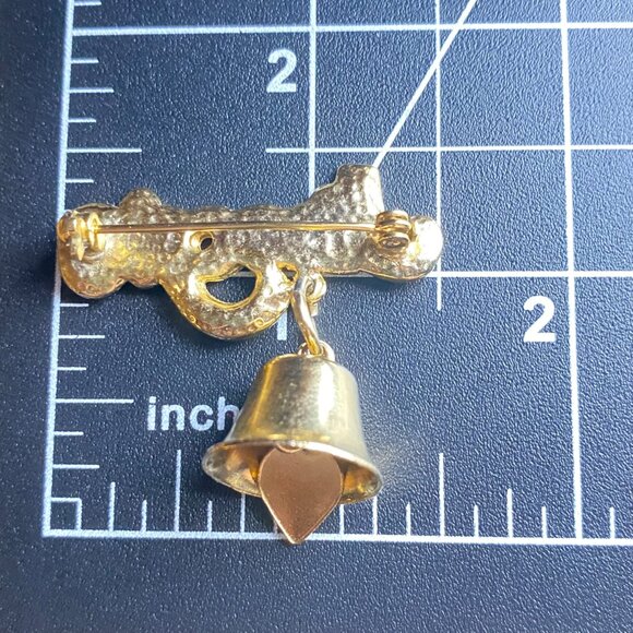 Lot Of 5 Holiday Brooch Pins Vintage To Modern Festive Cat Penguin Poinsettia - Picture 3 of 16